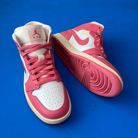 Jordan 1
'guava ice'
Womens
Brand new - Picture 3 of 11